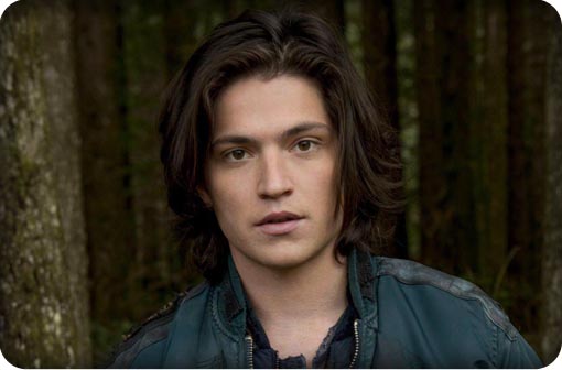 Thomas McDonell | THE 100 - STARBURST Magazine